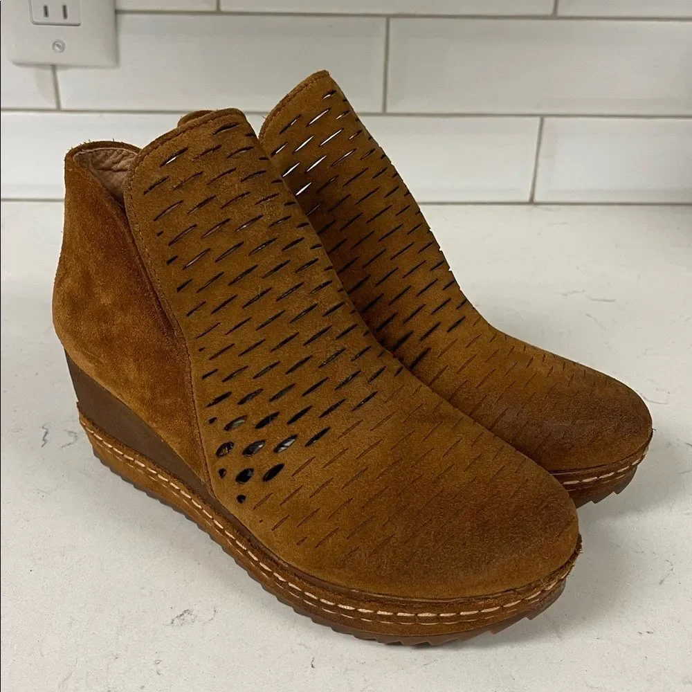 ANTELOPE TIFFANY Women's Tan Wedge Ankle Boots Euro 38 US 7-7.5
